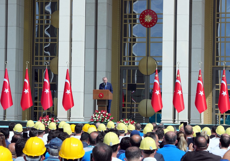 İşçiler Mayısın 12 Gününde Vergi, Kesinti ve Enflasyona Çalıştı