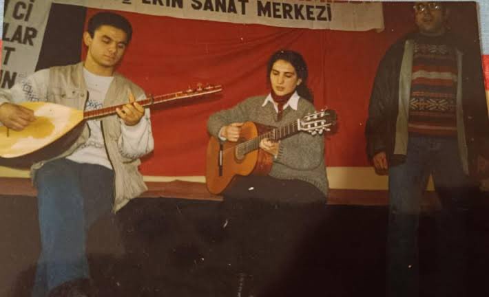 Devrimci Ezgileri Halkla Buluşturan Grup Munzur Kurucusu İlknur Demir Yaşamını Yitirdi