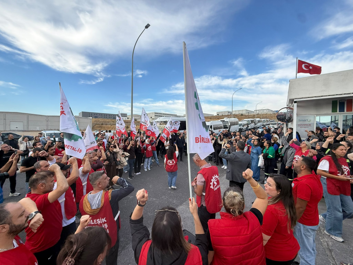 Arkadaşlarının İşe İadesini İsteyen 74 İşçi İşten Çıkarıldı